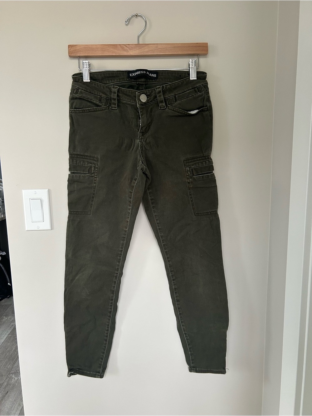 Express Women’s Olive Green Cargo Skinny Pants